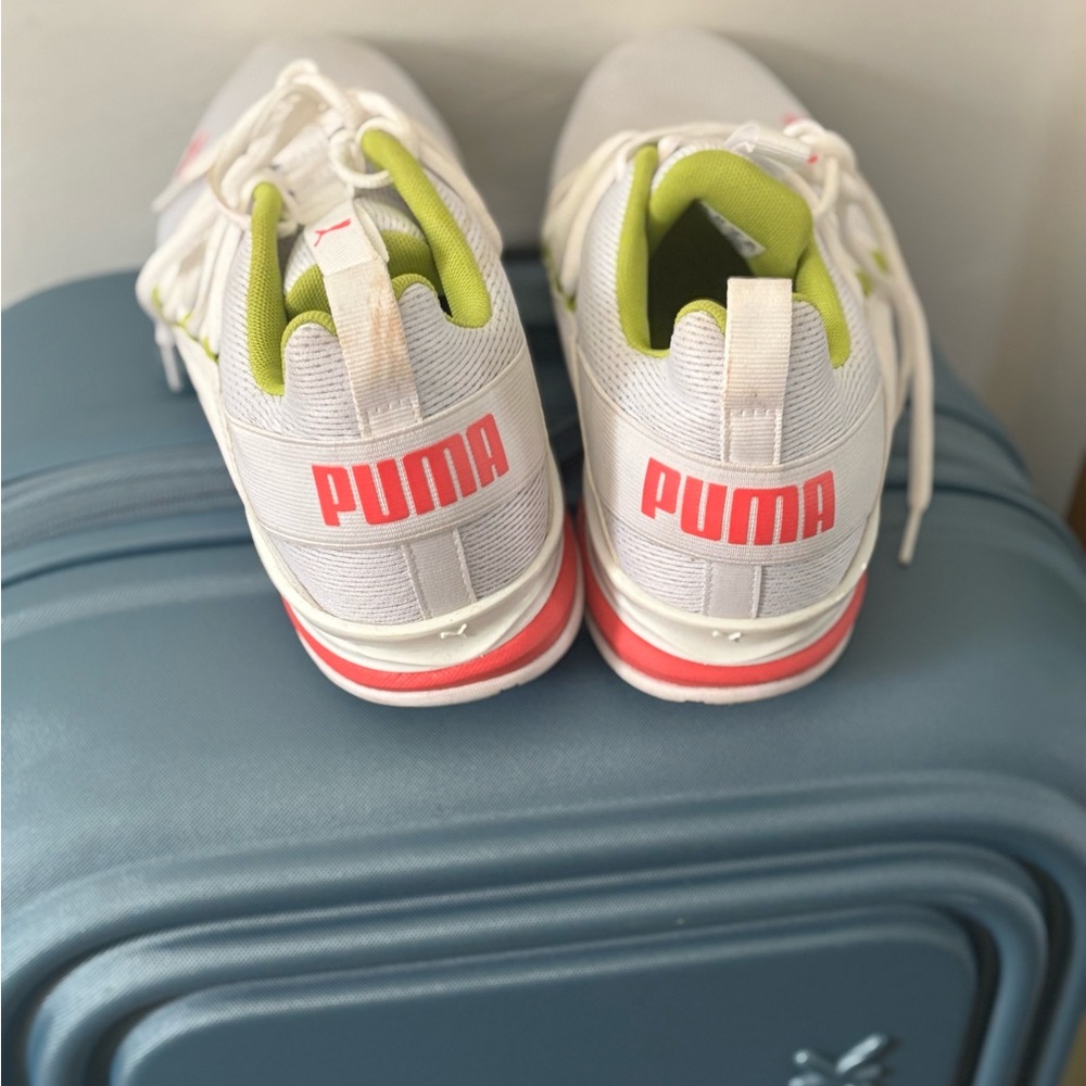 Puma White and Green Athletic Shoes with Smooth Upper and Low-Top Design